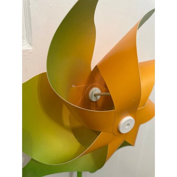 Large yellow and green whirly garden decor - Picture 8 of 12